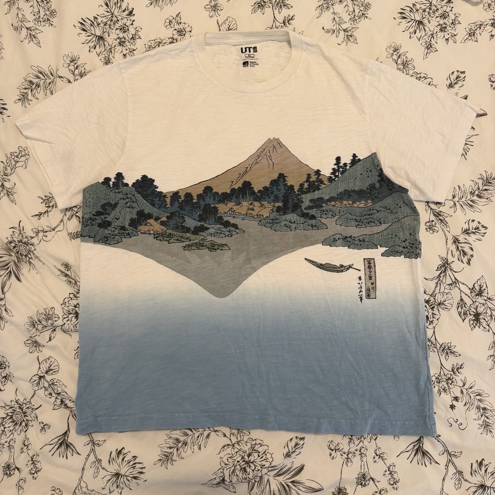 Uniqlo Men Shirt XL Blue Ombre Museum of Fine Arts Boston Mountain Graphic Tee